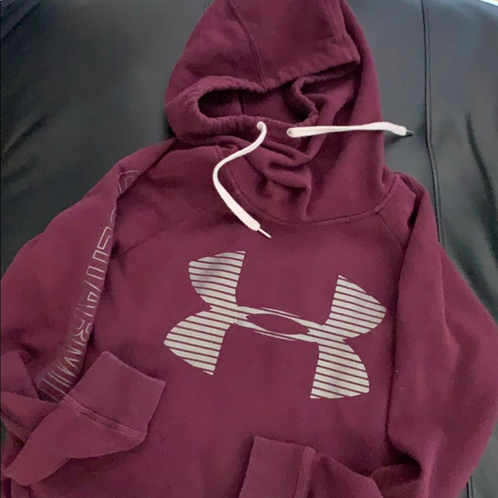 🍷🍓Woman’s Size Medium Under Armor hoodie-maroon